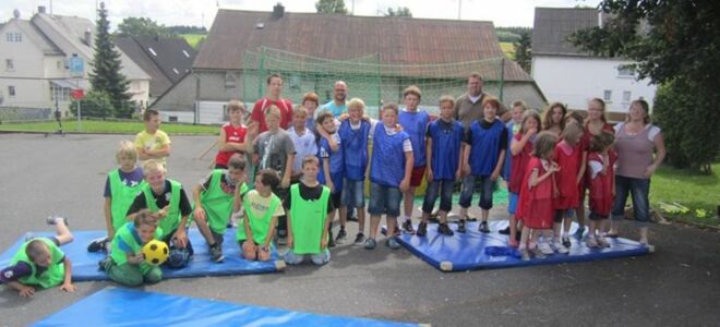 Teilnehmer beim Ferienpass Menschenkicker Turnier in Waldaubach